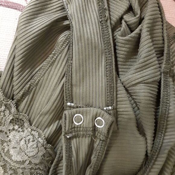 Full Circle vneck lace trim bodysuit - Picture 2 of 7